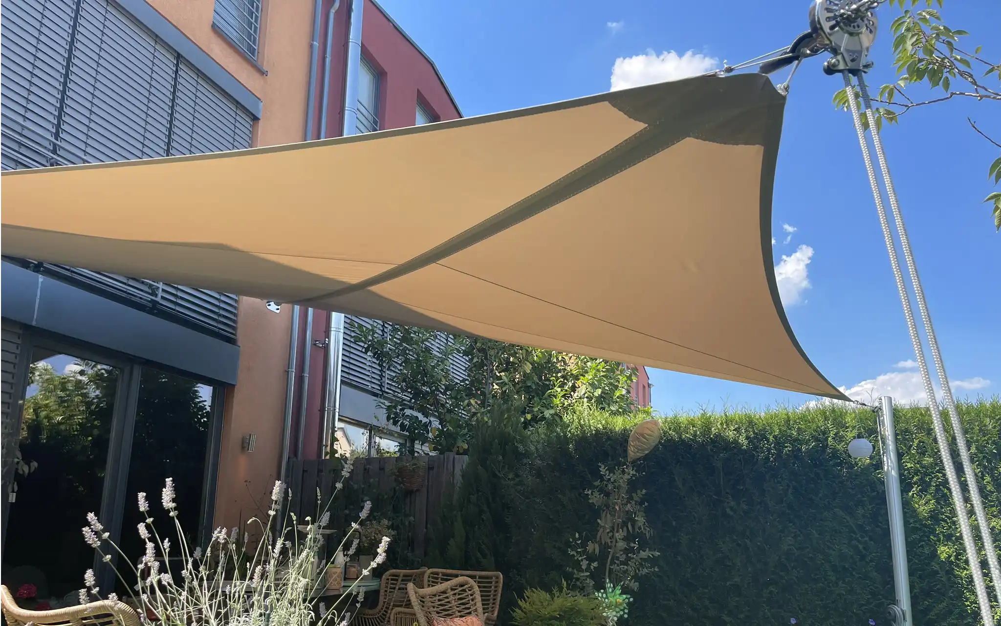 Sonnensegel manuell rollbar